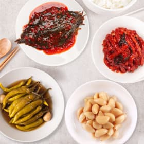 4종 무말랭이1kg+깻잎무침1kg+간장고추1kg+마늘장아찌1kg/20%쿠폰+7%카드할인가 17580원 ( 18,900원 / 무료 배송 )