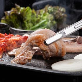 유황한돈 냉장 삼겹살 구이용 1kg ( 14,930원 / 3,500원 )