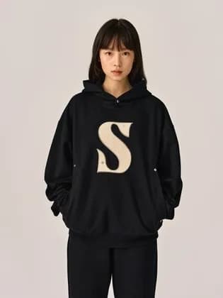 세터 리벳 아플리케 포켓로고 후드