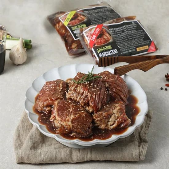 갈비아저씨 돼지목살 양념왕구이 300g 10팩 28,900원