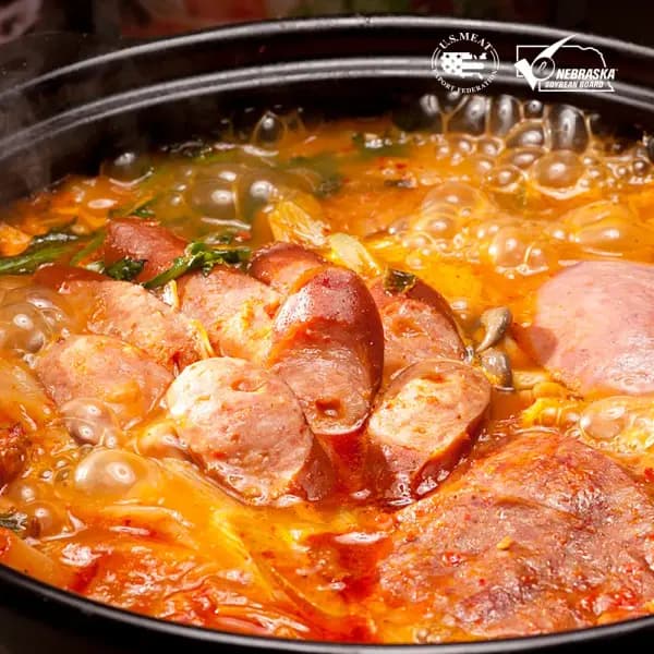 부대찌개 백순대 육개장사발면 라면 맥심 코카콜라제로 삼겹살 계란 구운계란 참치 나주배 외 다양