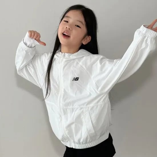 뉴발란스키즈 에센셜 바람막이
